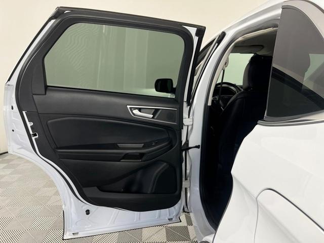 Photo of 2023 Oxford White Ford Edge