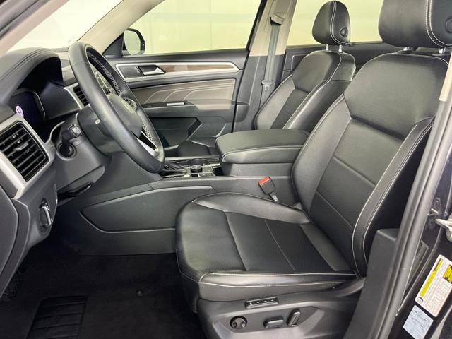 Photo of 2021 Deep Black Pearl Effect Volkswagen Atlas