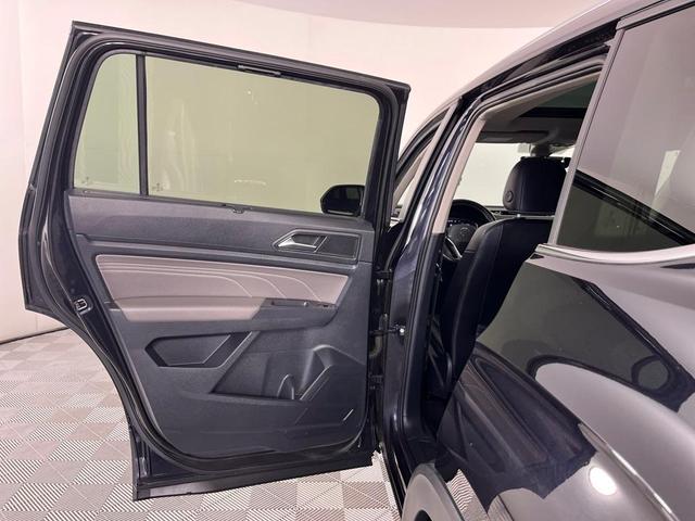 Photo of 2021 Deep Black Pearl Effect Volkswagen Atlas