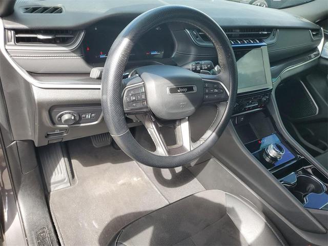 Photo of 2022 Metallic Jeep Grand Cherokee L