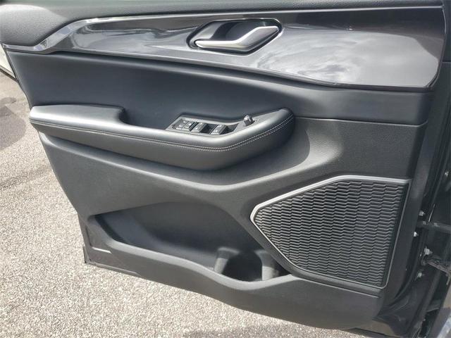 Photo of 2022 Metallic Jeep Grand Cherokee L