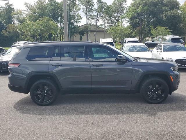 Photo of 2022 Metallic Jeep Grand Cherokee L