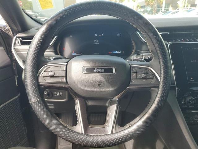 Photo of 2022 Metallic Jeep Grand Cherokee L