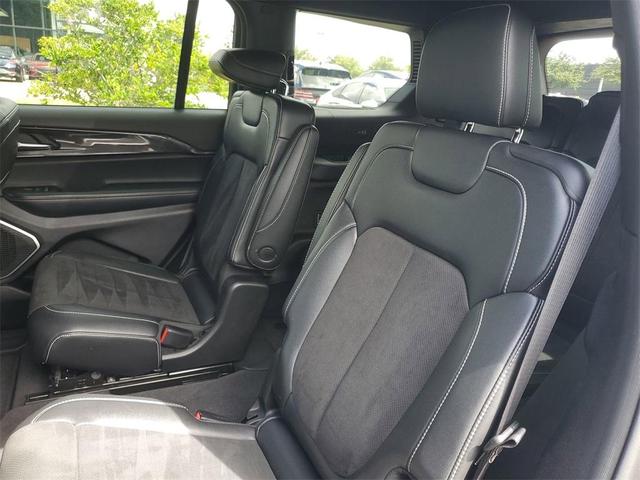 Photo of 2022 Metallic Jeep Grand Cherokee L