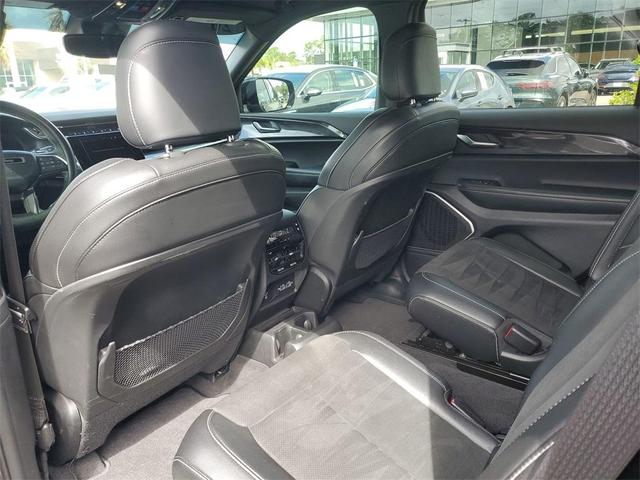 Photo of 2022 Metallic Jeep Grand Cherokee L