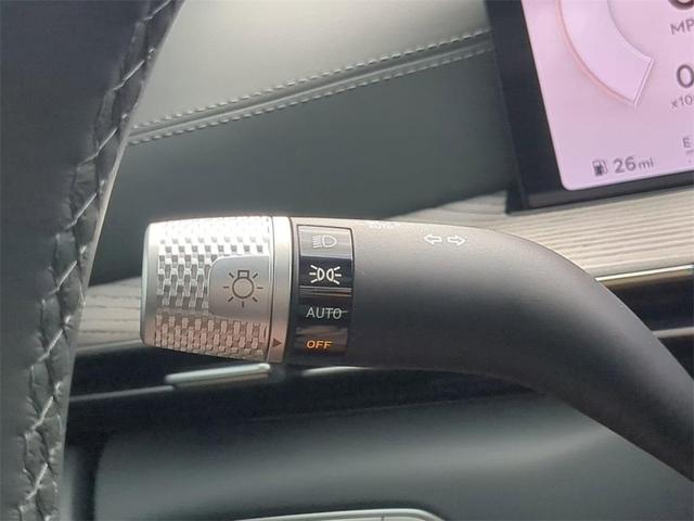Photo of 2025 Alta White Genesis GV80