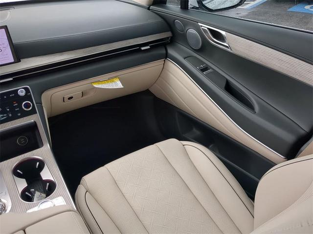 Photo of 2025 Alta White Genesis GV80