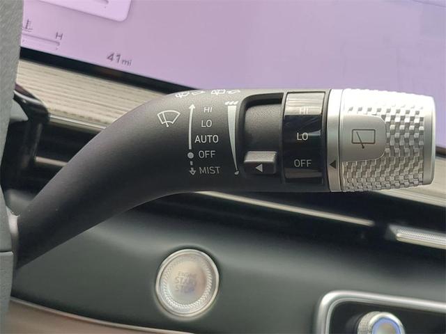 Photo of 2025 Alta White Genesis GV80