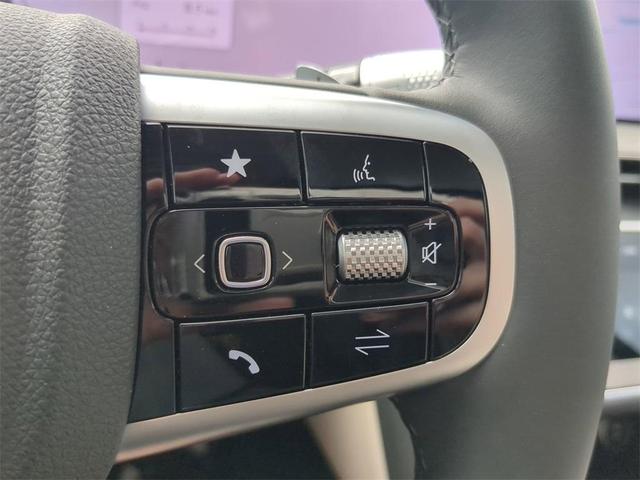 Photo of 2025 Alta White Genesis GV80