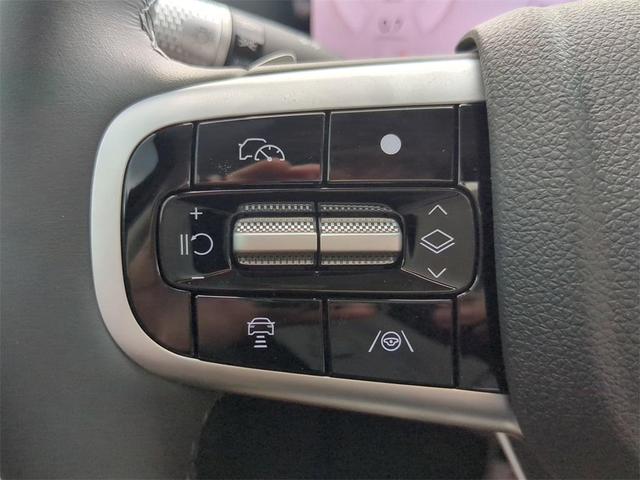 Photo of 2025 Alta White Genesis GV80