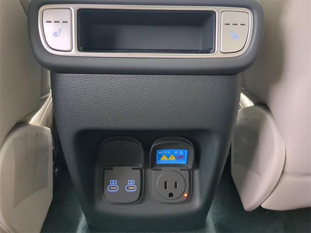 Photo of 2025 Alta White Genesis GV80