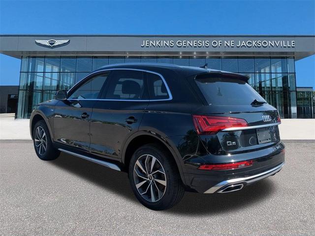 Photo of 2023 Mythos Black Metallic Audi Q5