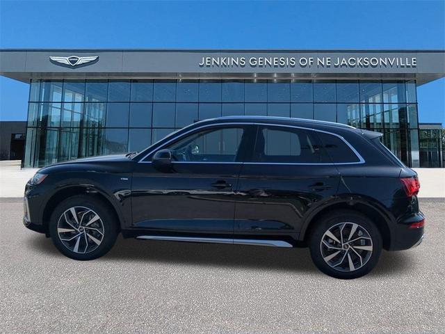 Photo of 2023 Mythos Black Metallic Audi Q5