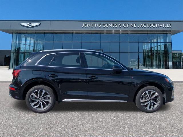 Photo of 2023 Mythos Black Metallic Audi Q5