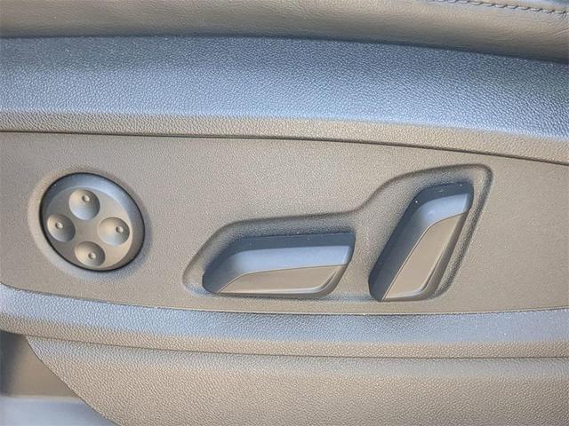 Photo of 2023 Mythos Black Metallic Audi Q5