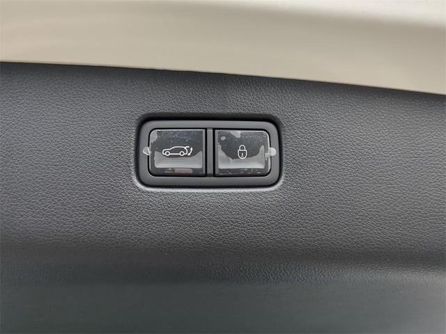 Photo of 2026 Alta White Genesis GV70