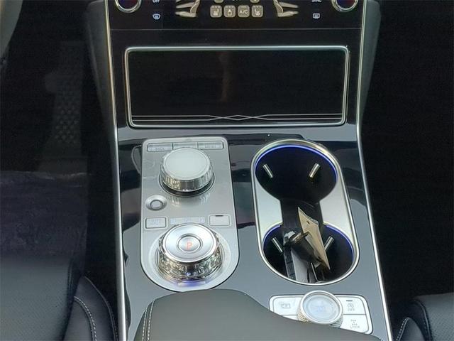 Photo of 2025 Vik Black Genesis GV80