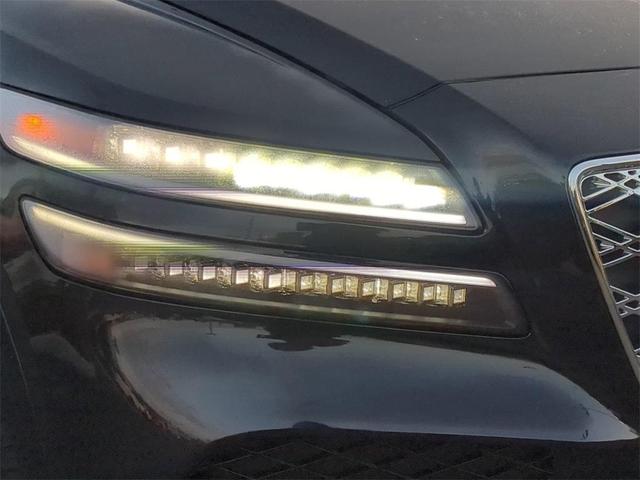 Photo of 2025 Vik Black Genesis GV80