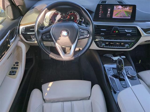 Photo of 2019 Mineral White Metallic BMW 530