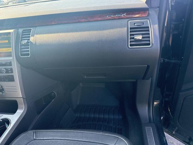 Photo of 2010 Tuxedo Black Ford Flex