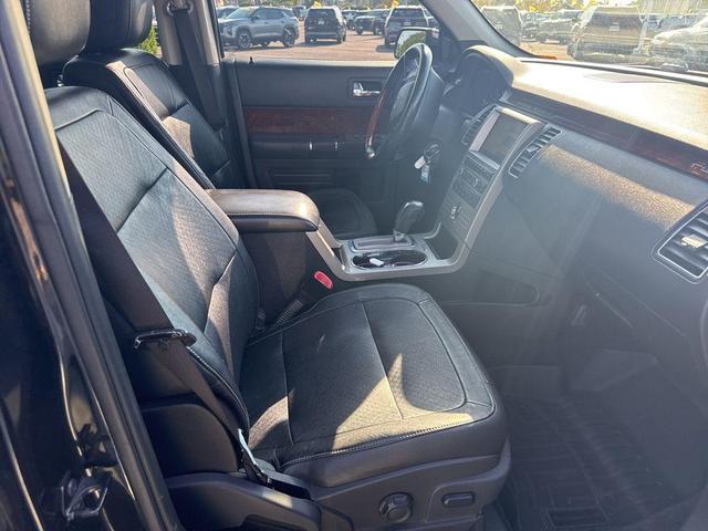 Photo of 2010 Tuxedo Black Ford Flex