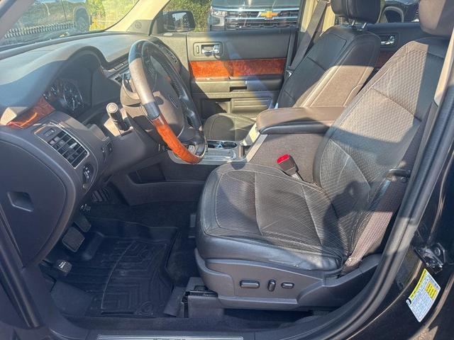 Photo of 2010 Tuxedo Black Ford Flex