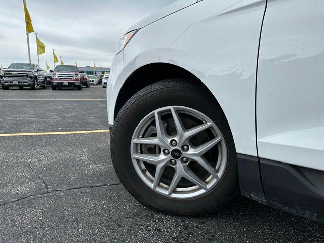 Photo of 2024 OXFORD WHITE Ford Edge