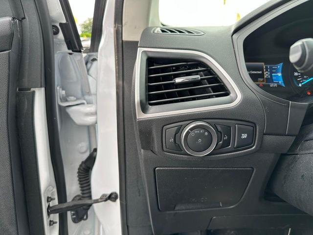 Photo of 2024 OXFORD WHITE Ford Edge