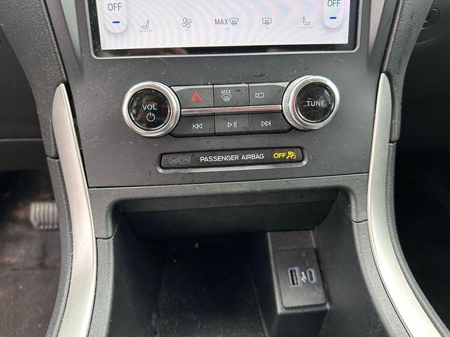 Photo of 2024 OXFORD WHITE Ford Edge