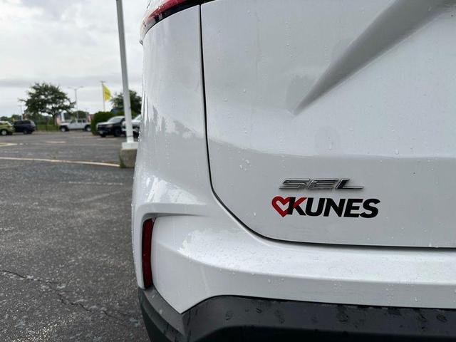 Photo of 2024 OXFORD WHITE Ford Edge