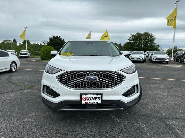Photo of 2024 OXFORD WHITE Ford Edge