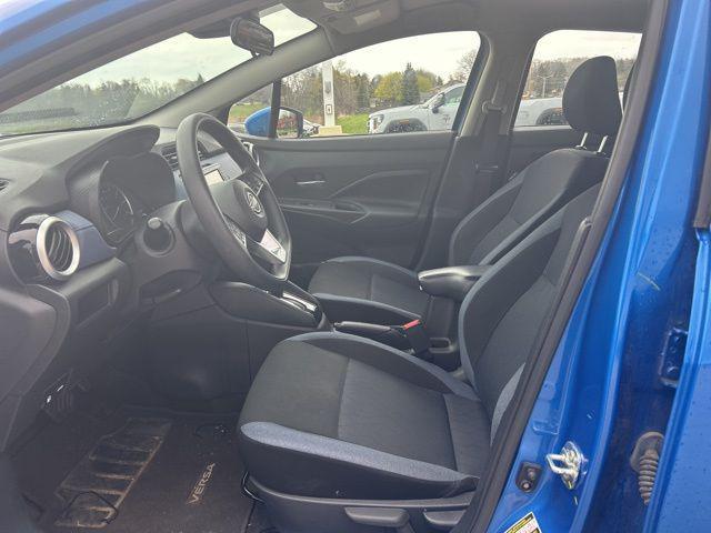 Photo of 2023 Electric Blue Metallic Nissan Versa