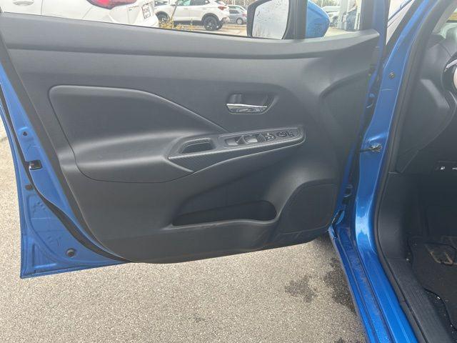 Photo of 2023 Electric Blue Metallic Nissan Versa