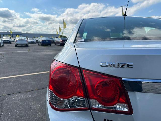 Photo of 2012 Silver Ice Metallic Chevrolet Cruze