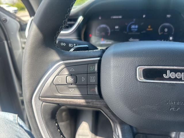 Photo of 2023 Silver Zynith Jeep Grand Cherokee L