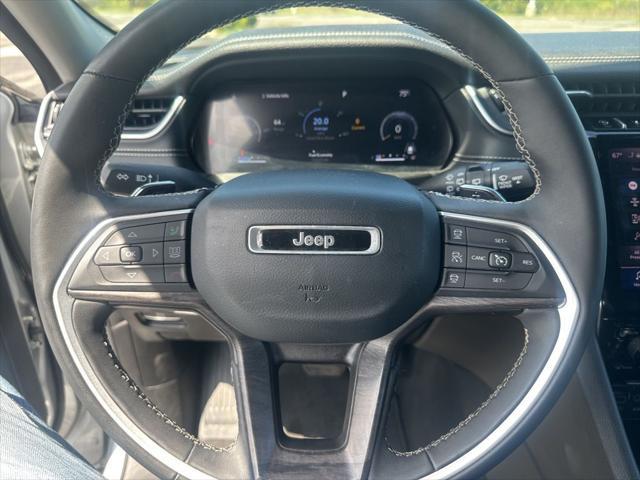 Photo of 2023 Silver Zynith Jeep Grand Cherokee L