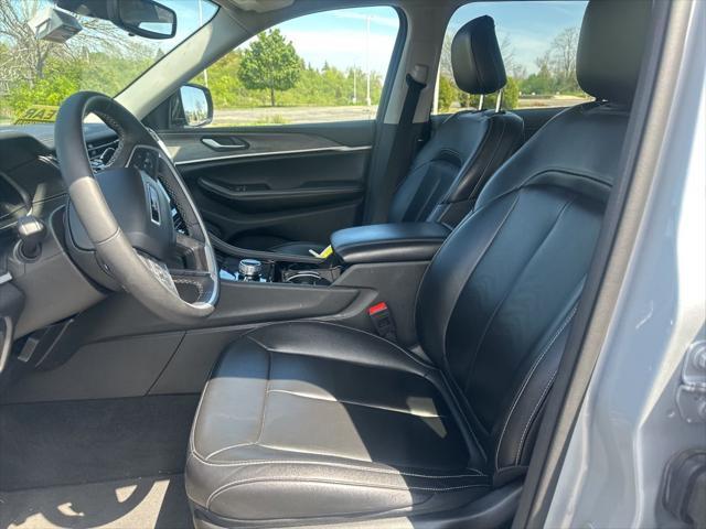 Photo of 2023 Silver Zynith Jeep Grand Cherokee L