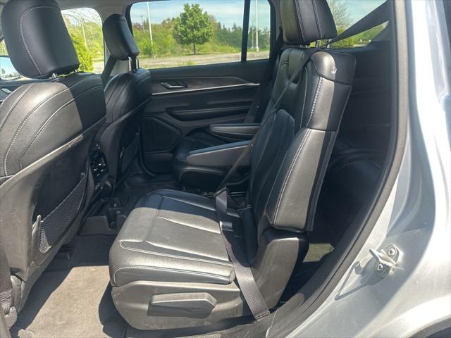 Photo of 2023 Silver Zynith Jeep Grand Cherokee L