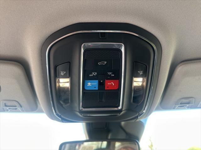 Photo of 2023 Silver Zynith Jeep Grand Cherokee L