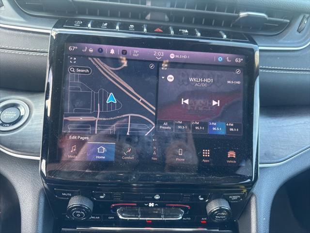Photo of 2023 Silver Zynith Jeep Grand Cherokee L