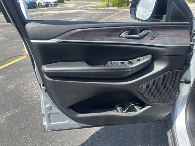 Photo of 2023 Silver Zynith Jeep Grand Cherokee L