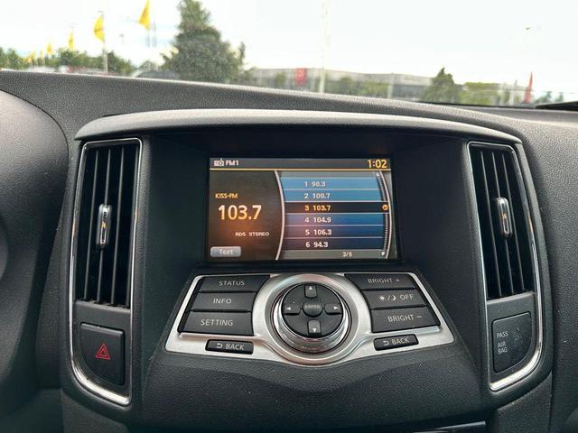 Photo of 2011 Winter Frost Pearl Nissan Maxima
