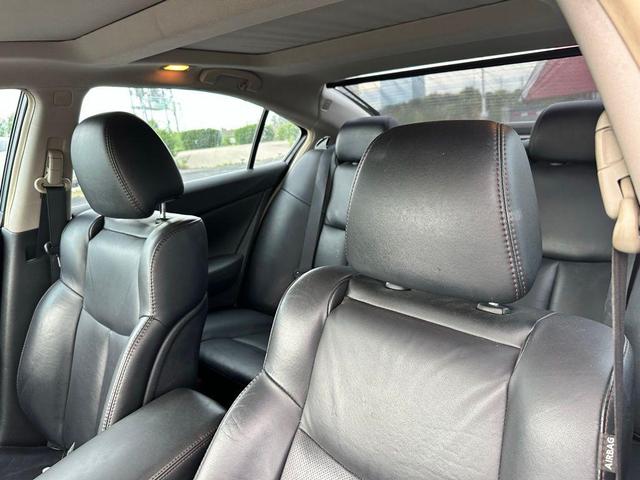 Photo of 2011 Winter Frost Pearl Nissan Maxima