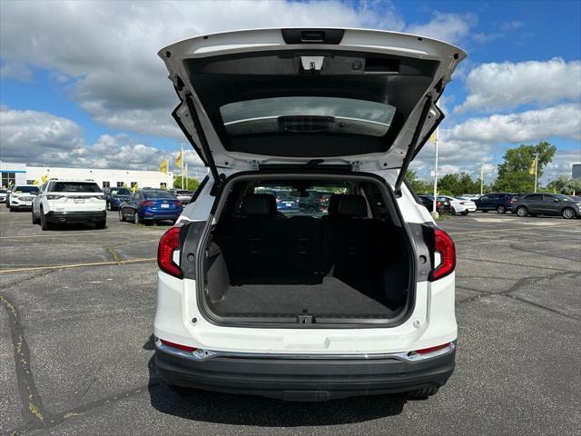 Photo of 2024 Summit White GMC Terrain