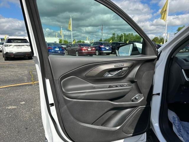 Photo of 2024 Summit White GMC Terrain