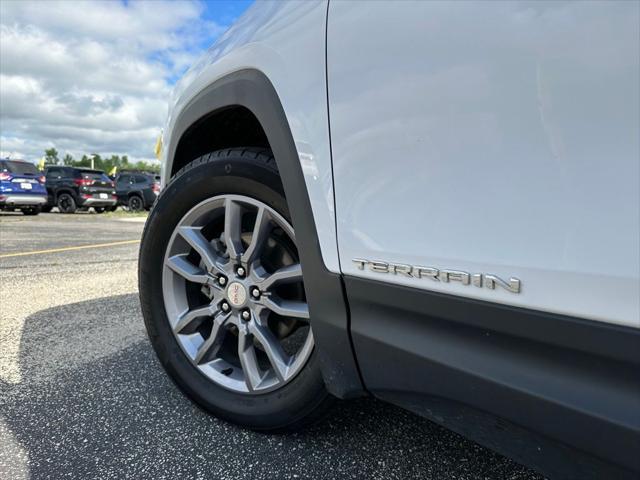 Photo of 2024 Summit White GMC Terrain