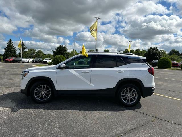 Photo of 2024 Summit White GMC Terrain