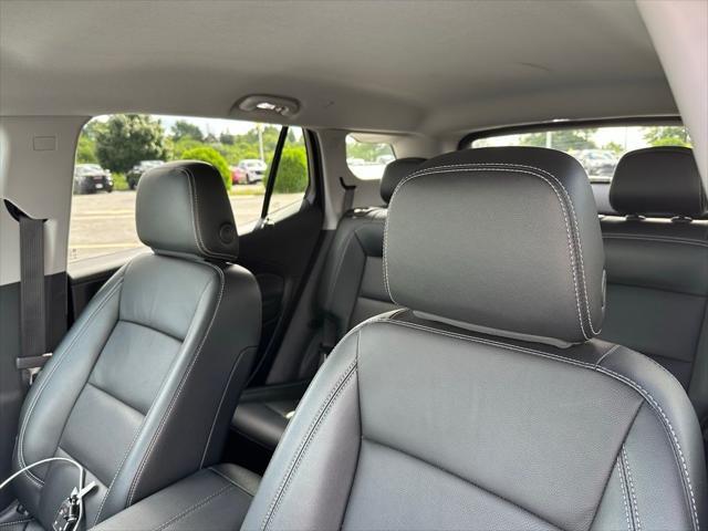 Photo of 2024 Summit White GMC Terrain