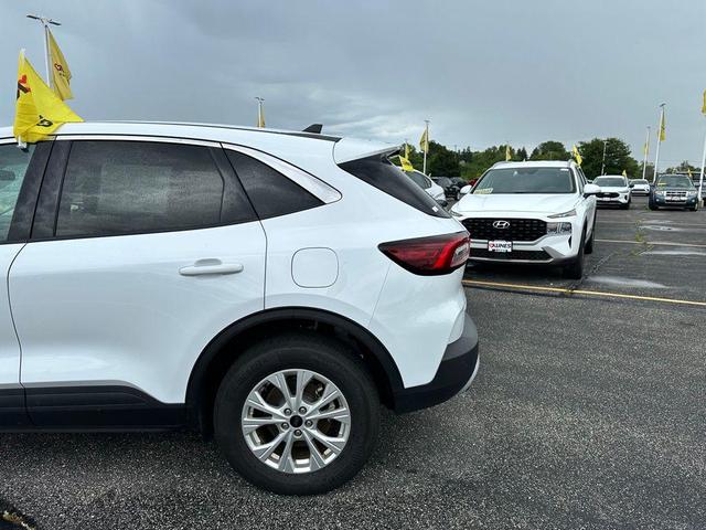 Photo of 2024 OXFORD WHITE Ford Escape