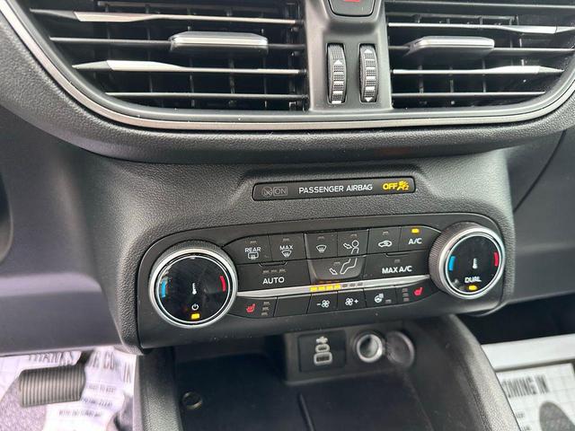 Photo of 2024 OXFORD WHITE Ford Escape